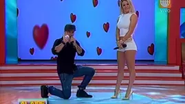 	<p>Mario Hart sorprendió a Leslie Shaw en Al Aire.</p>