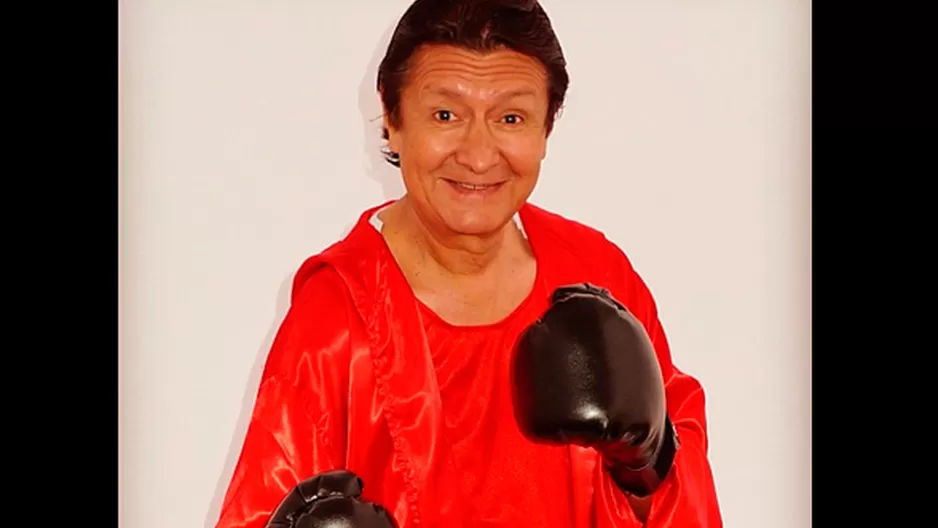 Peter con guantes de box en Al fondo hay sitio