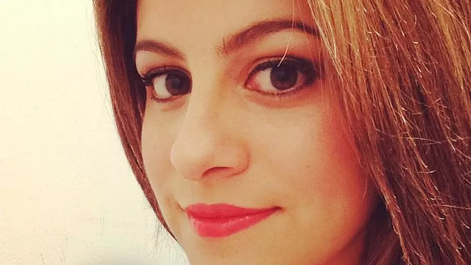 Ella es Kerly la traviesa alumna de Manolo