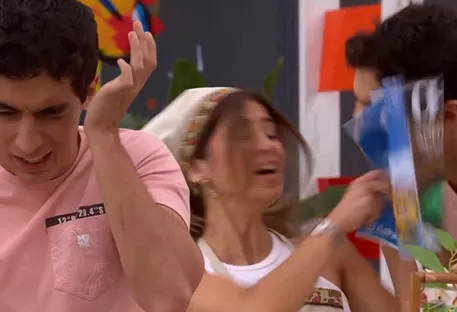 Alessia lanzó fuerte golpe a Jimmy 