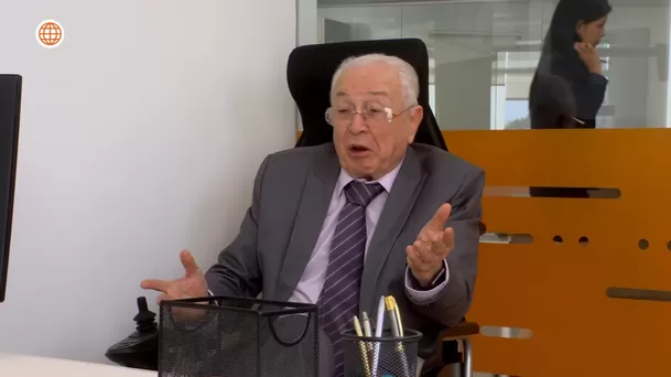 Bruno burlándose de Francesca por su nueva oficina