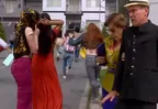 Francesca huyó de su mansión ante masiva protesta de estudiantes