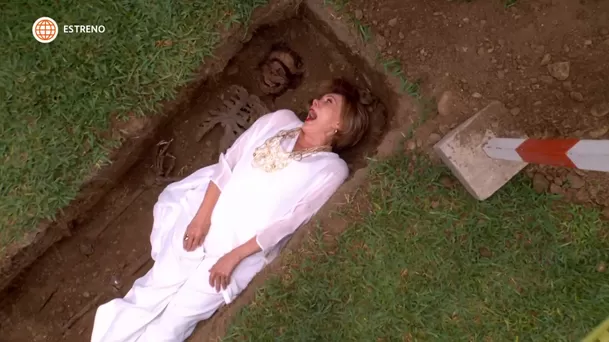 Francesca aterrada con el cadáver