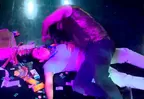 Joel tumbó a fan en plena gira nacional y terminaron muy mal