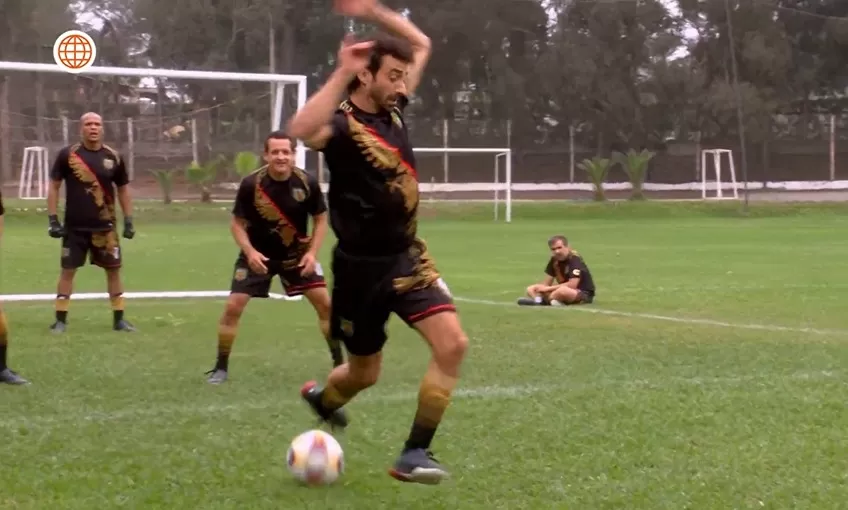Juan Pablo tropezó con la pelota.