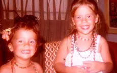 No creerás quién esta tierna niña que posa junto a su hermana - Noticias de monsefuana