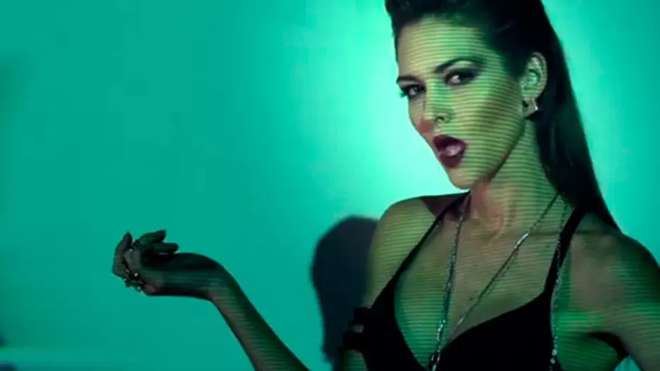 Anahí de Cárdenas derrochó toda su sensualidad en su videoclip