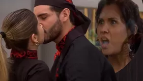 Salvador robó apasionado beso a Alessia