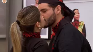 Salvador robó apasionado beso a Alessia