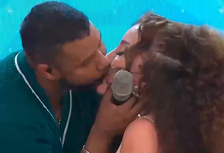 Janet Barboza y Edson Dávila se besaron apasionadamente. | Fuente: América Hoy