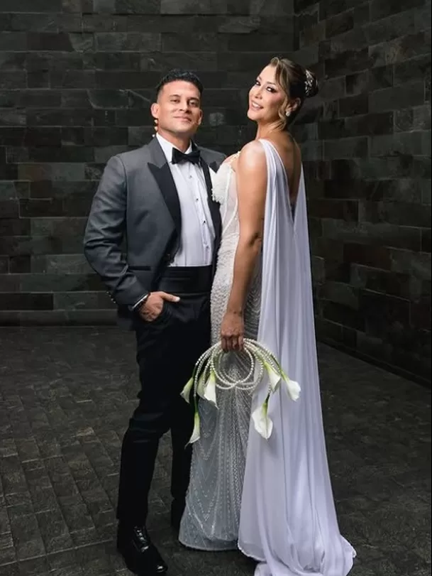 Karla y Christian recién casados | Fuente: Instagram latarazona