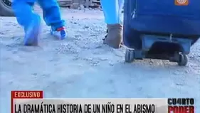 Niño en el abismo