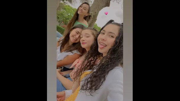 Merly Morello en el último día de grabación de De vuelta al barrio junto a sus compañeras Daniela Olaya, Adriana Campos Salazar y Alexia Barnechea.