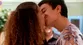 Michelle y Pedrito se reconciliaron con romántico beso frente a todo el barrio