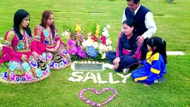 	<p>Allegados de Sally recordando su partida. Foto: Ojo</p>