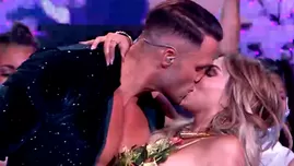 Fabio Agostini besó a Paula Manzanal al terminar de cantar