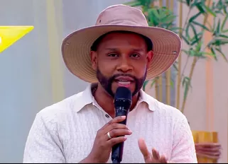 Edson Dávila aclarando en vivo | Composición: Katherine Lozano