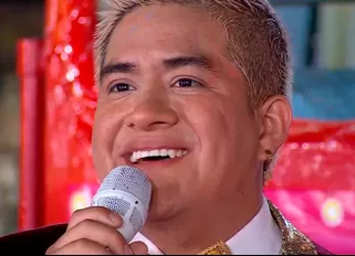 Manuelito, hijo de Manolo Rojas, se emocionó al ingresar al Reventonazo. | Composición: Karina Guimaray