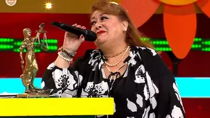 Mamá de Milett Figueroa se quebró al cantar en vivo