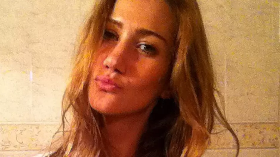 	Roc&iacute;o G&oacute;mez enviando un besito a sus fans.