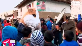 	<p>Así es la impresionante guerra de caramelos en Ancash.</p>