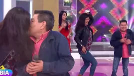 	<p>Dilbert Aguilar fue sorprendido por su esposa con beso y tremendo baile en vivo.</p>