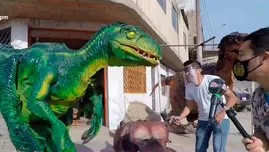 	<p>Artista peruano se dedica a las artes plásticas y crea asombrosos dinosaurios.</p>