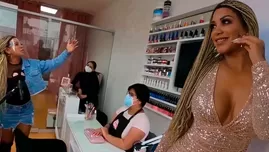 Paula Arias presenta su emprendimiento de uñas.