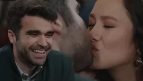 Renata y Diego se reconciliaron con apasionado beso
