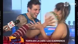 	<p>Nicola Porcella le dio un tortazo a Angie Arizaga.</p>