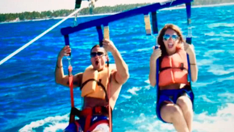 	As&iacute; disfrutaron Jazm&iacute;n Pinedo y Gino Assereto sus vacaciones en el Caribe.