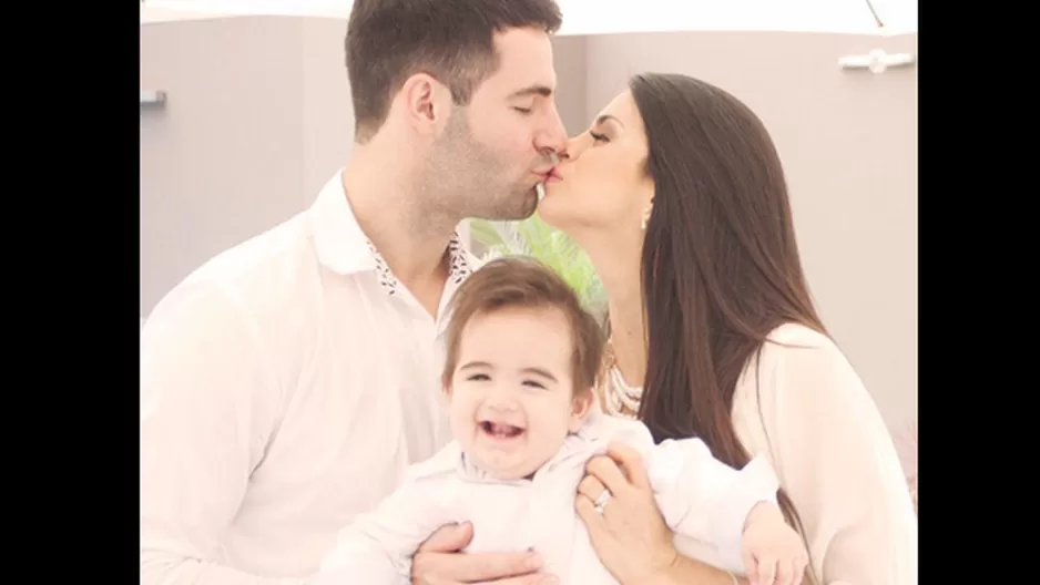 Sully Sáenz junto a su familia.