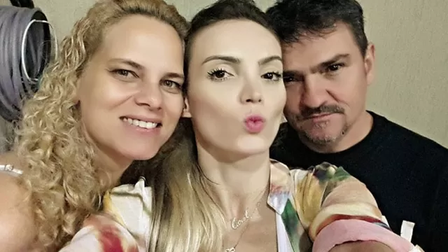 	La bella Cachaza junto a sus padres.