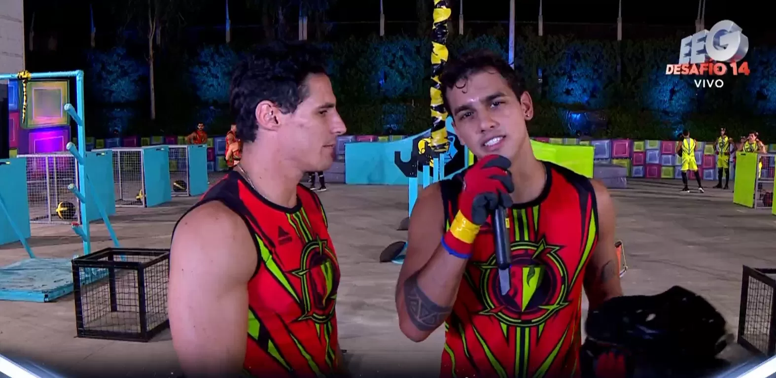 Gabriel Meneses intentando defenderse en Esto Es Guerra