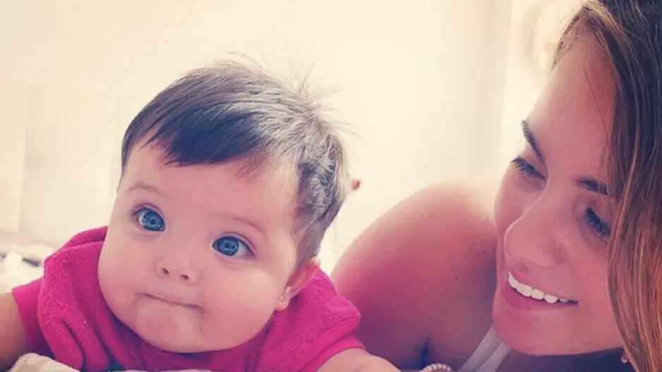 	Gia Pesaressi y su mami Mariana V&eacute;rtiz.