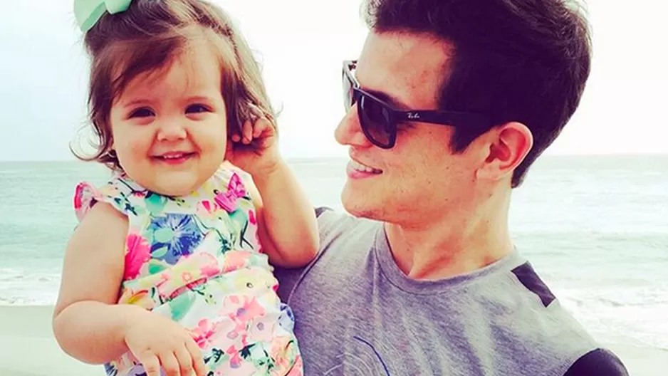 Gino Pesaressi, Mariana Vértiz y Gía disfrutaron fin de semana en la playa