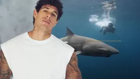 Hugo García impactó en redes con video nadando con tiburones