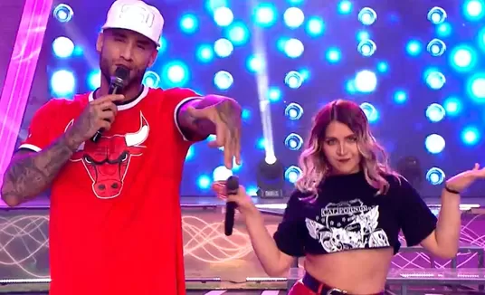 Jota Benz presentó su nueva canción en vivo Sin título junto a Hanna
