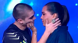 ¿Katia Palma y Santiago se besaron en vivo en reto de actuación?