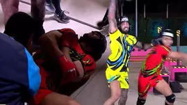 Leandro Cabello terminó en el piso tras fuerte choque contra Jota Benz