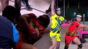 Leandro Cabello acabó en el piso tras fuerte choque con Jota Benz