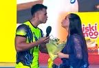 Leandro se lució ante cámaras con flores amarillas para Katia