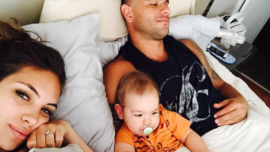 Liam sorprende a Yaco Eskenazi y Natalie Vértiz dando sus primeros pasitos.