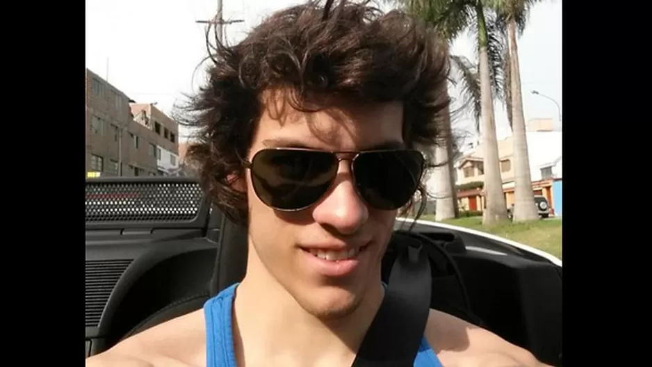 Mira cómo Patricio Parodi se deja engreír por sus hermanas.