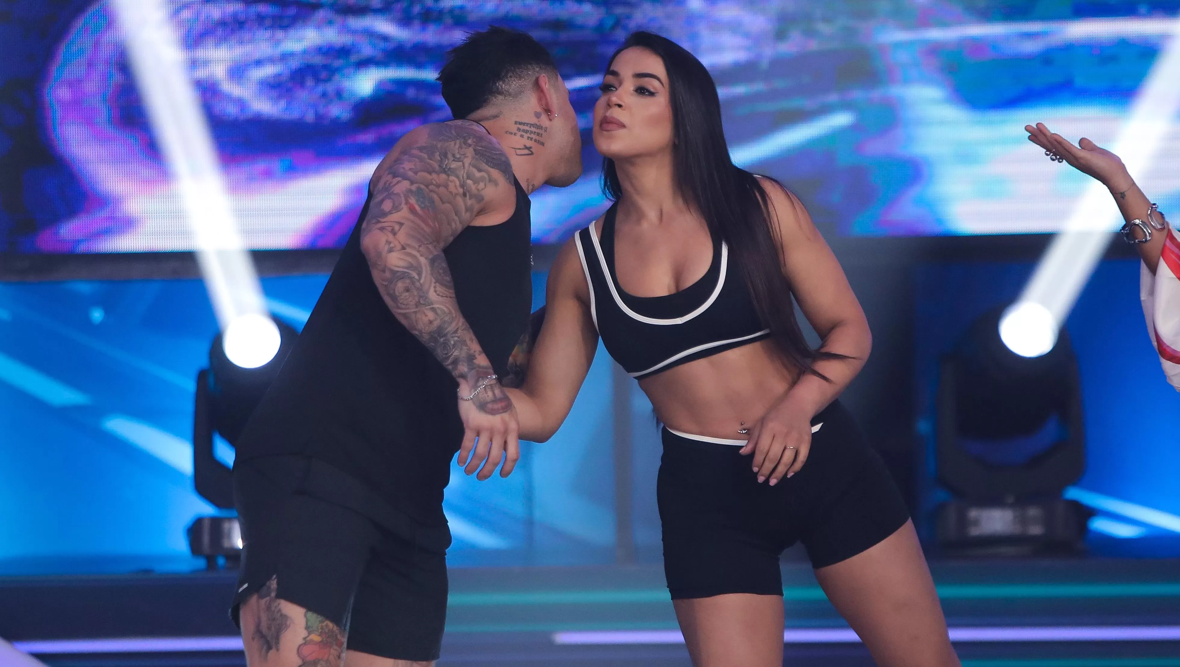 Diego Chávarri saludando a Onelia Molina.