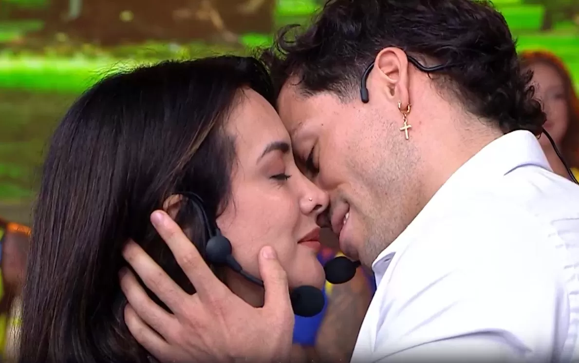 Segundos antes del beso de Rosángela y Patricio