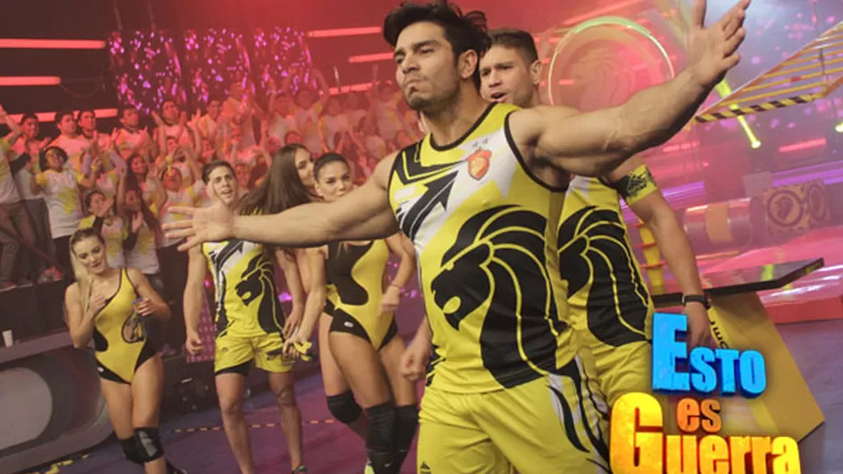 Rafael Cardozo celebra un punto junto a los leones.