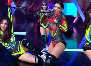 Rosángela Espinoza y Michelle Soifer se enfrentaron en duelo de baile.