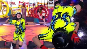 Valentino sufrió aparatosa caída y terminó tendido en el suelo