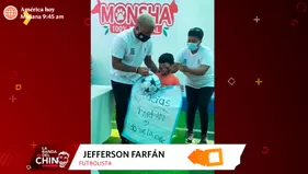 Jefferson Farfán alegró a niños de Puente Piedra con regalos por Navidad